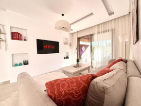 Appartement familial avec grand jardin et piscine